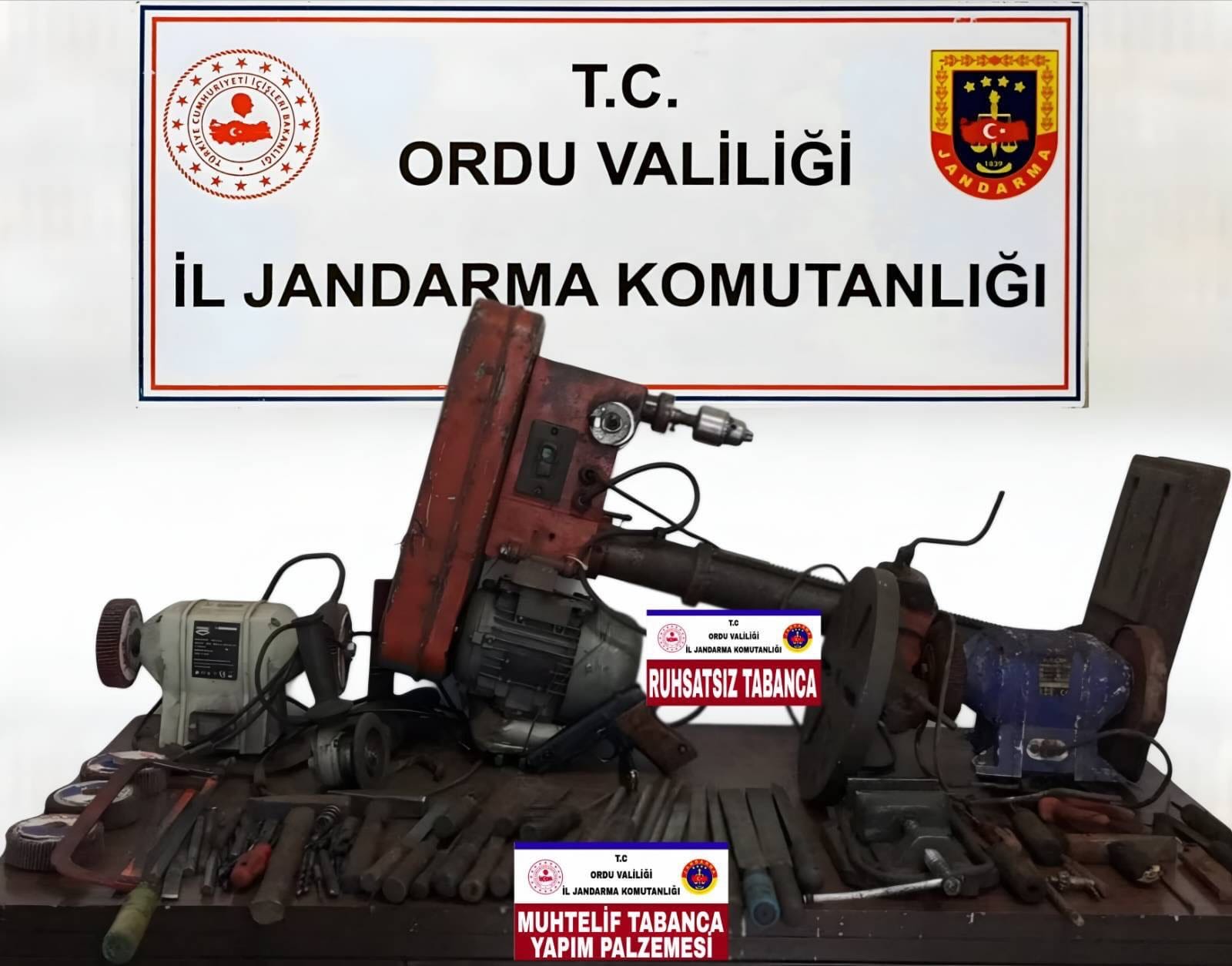Ordu’da jandarma ekiplerince düzenlenen operasyonlarda uyuşturucu maddeler, silah parçaları ve