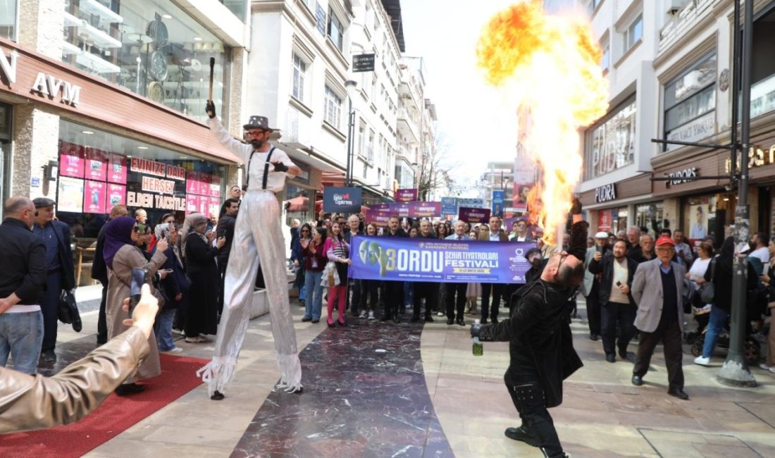 3. Ordu Şehir Tiyatroları Festivali, kortej yürüyüşü ve renkli etkinliklerle
