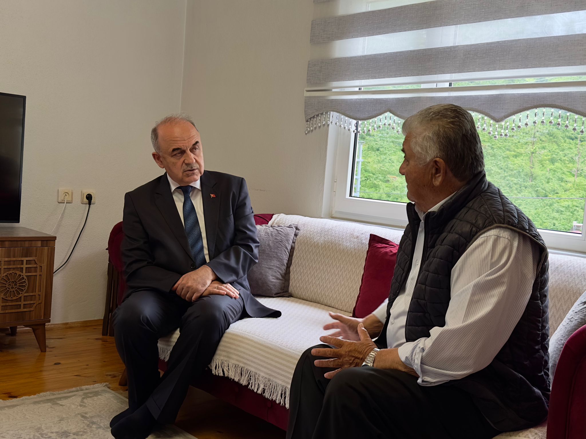 Vali Erol’dan Şehit Babalarına Babalar Günü Ziyareti ordu vali babalar gunu .jpg1