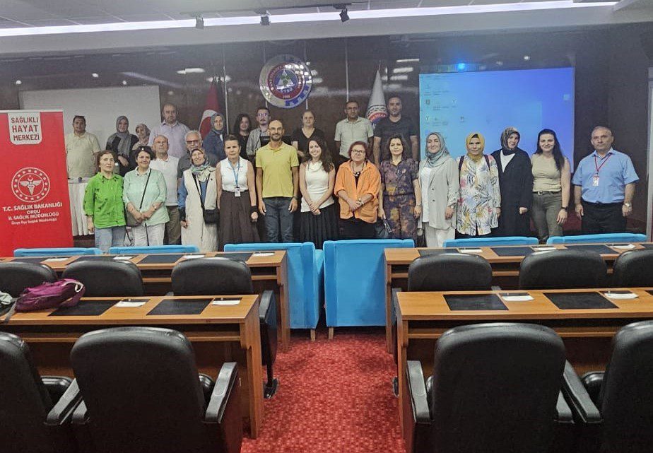 Ünye’de Sağlıklı Hayat Saatleri programı kapsamında düzenlenen seminerde, beyin sağlığını