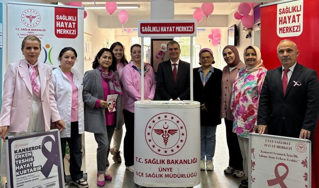 Ünye 2 No’lu Aile Sağlığı Merkezi’nde meme kanseri farkındalık standı