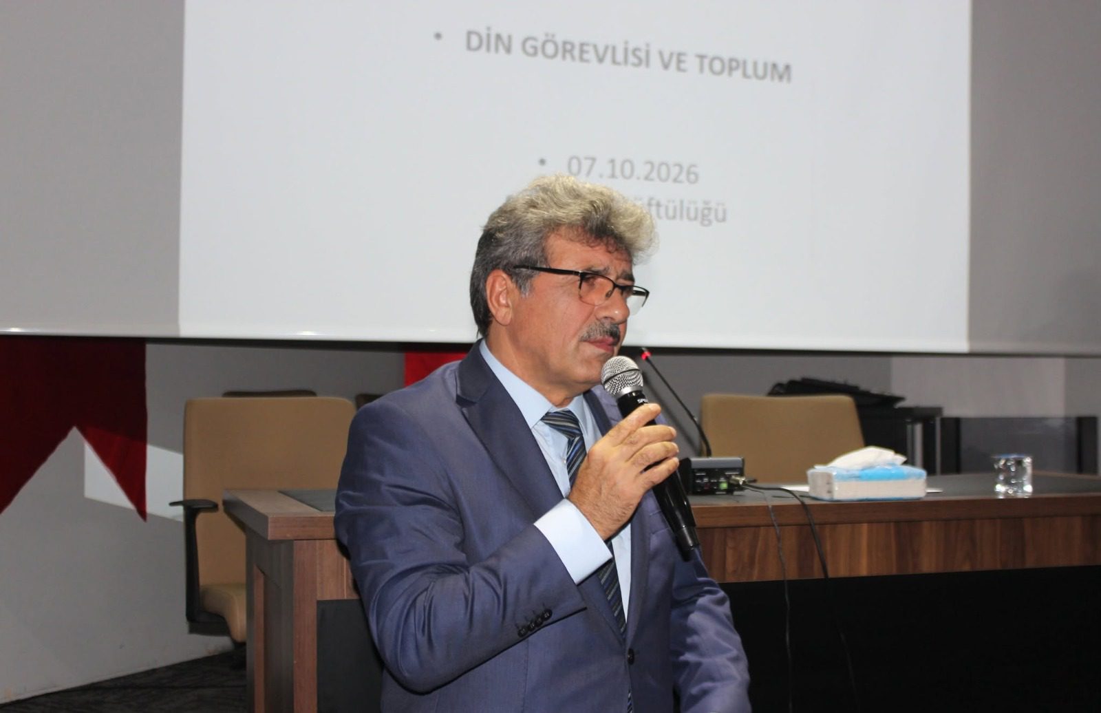 Ünye Müftülüğünde konuşan Prof. Dr. Rahmi Yaran, din görevlilerinin toplumdaki