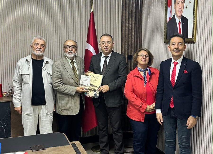 Ünye KALEMDER, hazırladığı iki kültür kitabını Kaymakam Kemal Yıldız ve